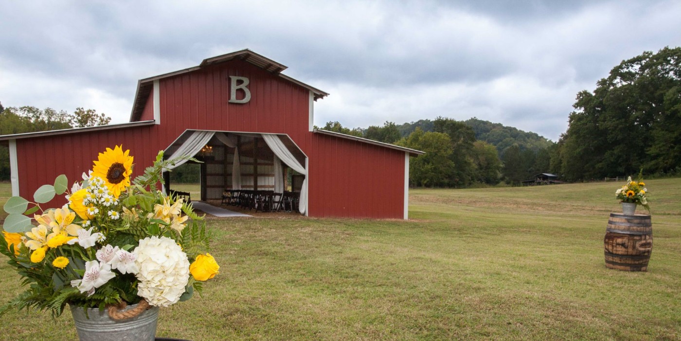An image of a red barn